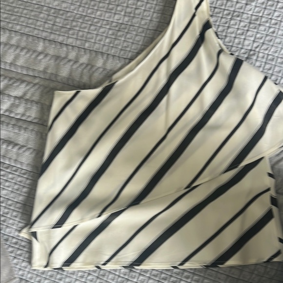 Striped One-Shoulder Top - Picture 3 of 4